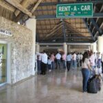 🚐✈️ Descubre todo sobre el transporte hacia Punta Cana: opciones, tips y tarifas 🌴🌊